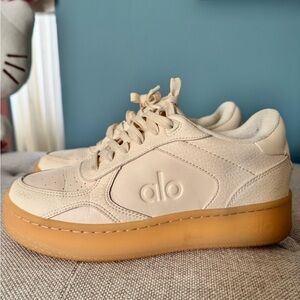 ALO Yoga Cream Sneakers